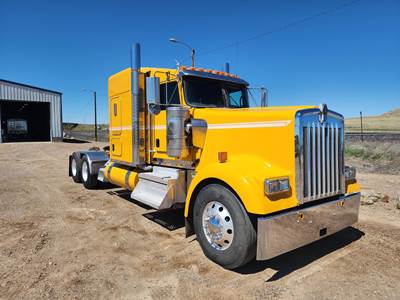 Kenworth W900 Sleeper Semi Truck - Flat Top Sleeper, Cummins 605HP, 18 Speed Manual