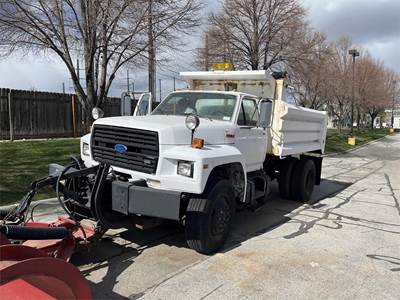 Ford F-800 Dump Truck - 130HP