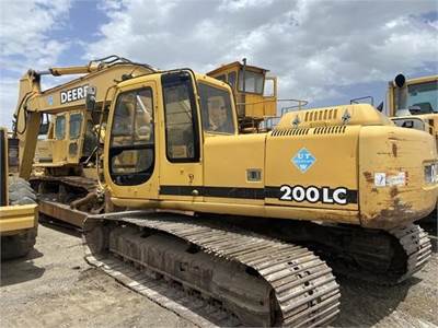 John Deere 200LC Excavator
