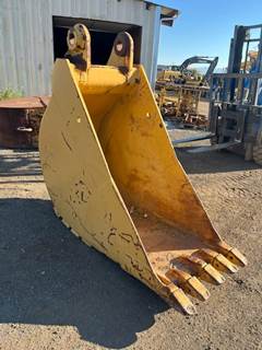 C Linkage Bucket 80 MM PinS19.25" Pin CENTERS14" Between EARS31" Wide