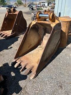 Bucket 90MM Pins 18" Pin CENTERS13" Between Ears 33" Wide