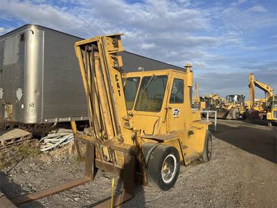 Caterpillar V160 Pneumatic Tire Forklift