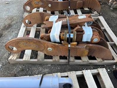 32" Progressive Link Excavator Thumbincludes Cylinder And LinkAGE 58" Long From