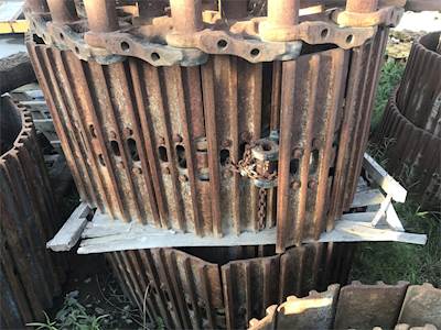 TRACK GROUP KOMATSU PC200, 49 LINK 27 1/2 INCH PAD