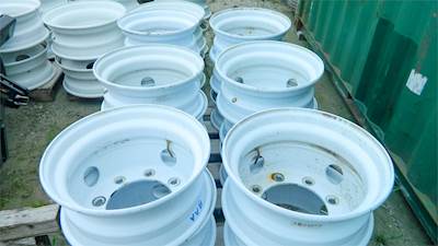 17.5x6.75 Tire & Rim