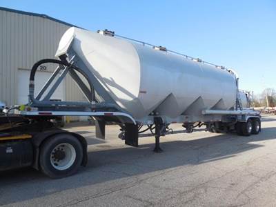Fruehauf FOOD GRADE Dry Bulk / Pneumatic Tank Trailer