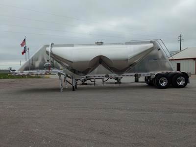 MAC 1000 CU. Dry Bulk / Pneumatic Tank Trailer
