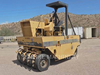 Caterpillar PS-130 Pneumatic Tired Roller