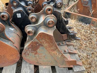 Caterpillar 16" BUCKET FOR 302MINI EXCAVATOR