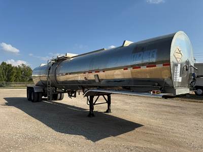 1998 Brenner 6500 Gallon Center Discharge Chemical / Acid Tank Trailer