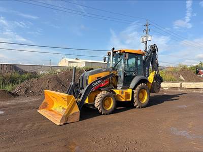John Deere 320 P-TIER Backhoe
