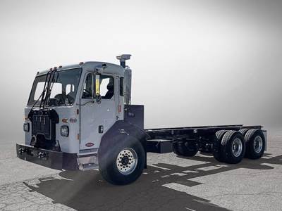 Peterbilt 520 Cab & Chassis Truck - 355HP