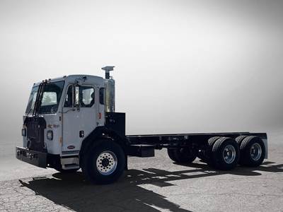 Peterbilt 520 Cab & Chassis Truck - 355HP