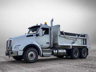 Kenworth T880 Dump Truck - 525HP