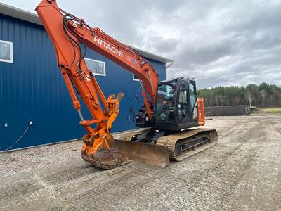 Hitachi ZX135 Excavator