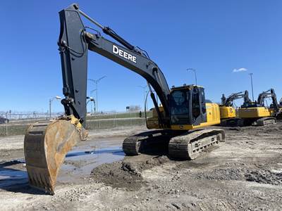 John Deere 200D LC Excavator