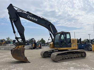 John Deere 225D LC Excavator