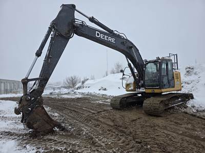 John Deere 225D LC Excavator