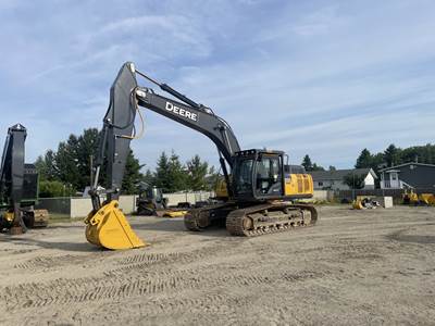 John Deere 300G LC Excavator