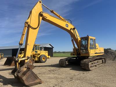 John Deere 790 Excavator