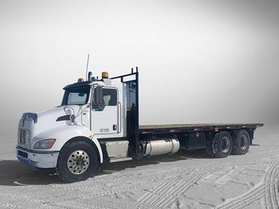 Kenworth T370 Tandem Axle Flatbed Truck - 300HP