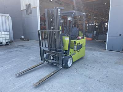 Clark TMX25 Forklift