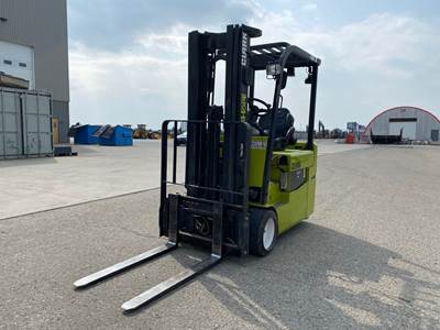 Clark TMX25 Forklift