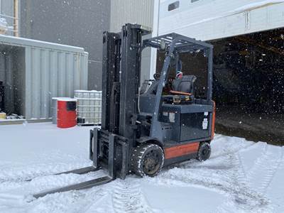 Toyota 8FBCU30 Forklift
