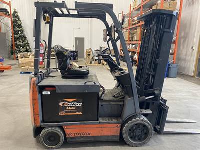 Toyota 8FBCU30 Forklift