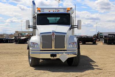 Kenworth T880 Tandem Axle Fuel & Lube Truck - Paccar, 485HP