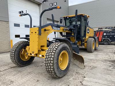 John Deere 670G Motor Grader