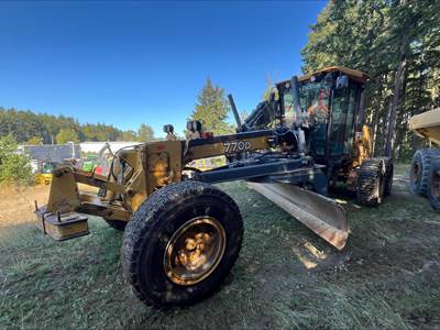 John Deere 770D Motor Grader