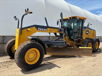 John Deere 772GP Motor Grader