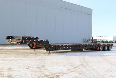 Doepker 65 TON 24 WHEEL FIXED ROLL SCISSORNECK Oil Field Trailer