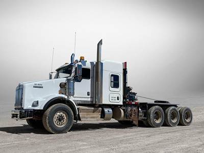 Kenworth T800 Tri Axle Oil Field Truck - Cummins, 565HP