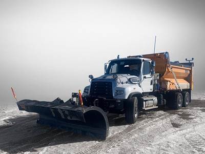 Freightliner 114SD Tandem Axle Plow / Spreader Truck