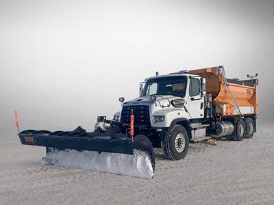 Freightliner 114SD Tandem Axle Plow / Spreader Truck