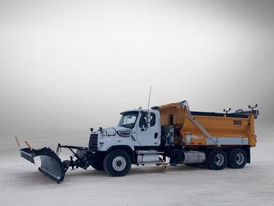 Freightliner 114SD Tandem Axle Plow / Spreader Truck