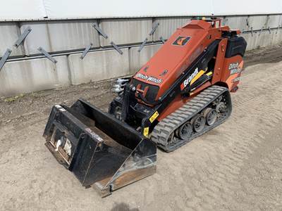 Ditch Witch SK900 Track Skid Steer