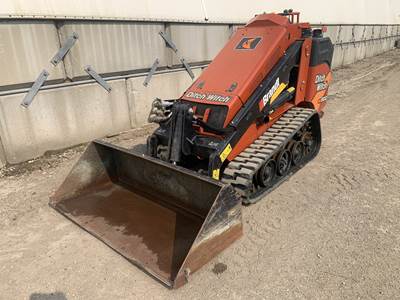Ditch Witch SK900 Track Skid Steer