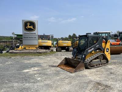 John Deere 317G Skid Steer
