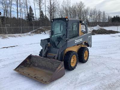 John Deere 318D Skid Steer
