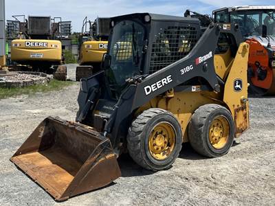 John Deere 318G Skid Steer