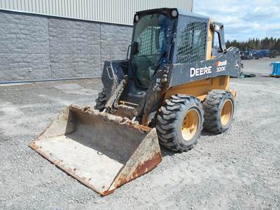 John Deere 320E Skid Steer