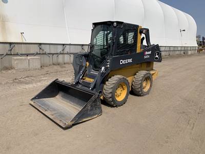 John Deere 320G Skid Steer