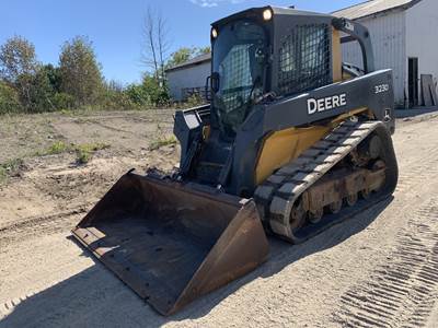 John Deere 323D Skid Steer