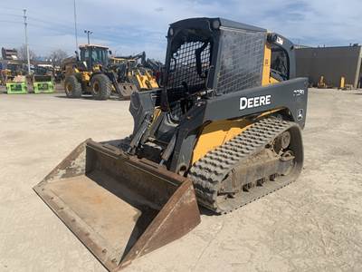 John Deere 323D Skid Steer