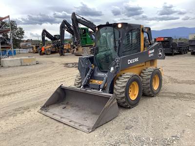 John Deere 324G Skid Steer