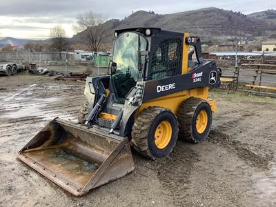 John Deere 324G Skid Steer