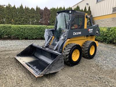 John Deere 324G Skid Steer